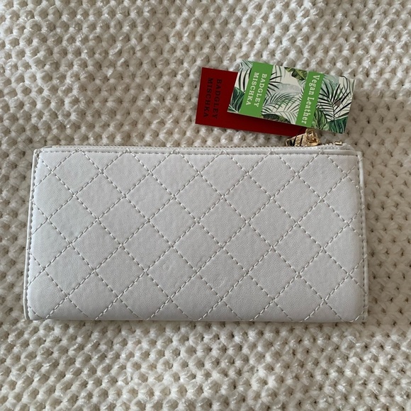 Badgley Mischka White Quilted Card Wallet - NWT - Picture 4 of 8